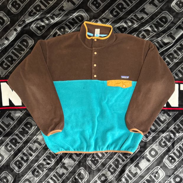 파타고니아 신칠라 스냅 티 풀 오버 브라운 틸 컬러 블록