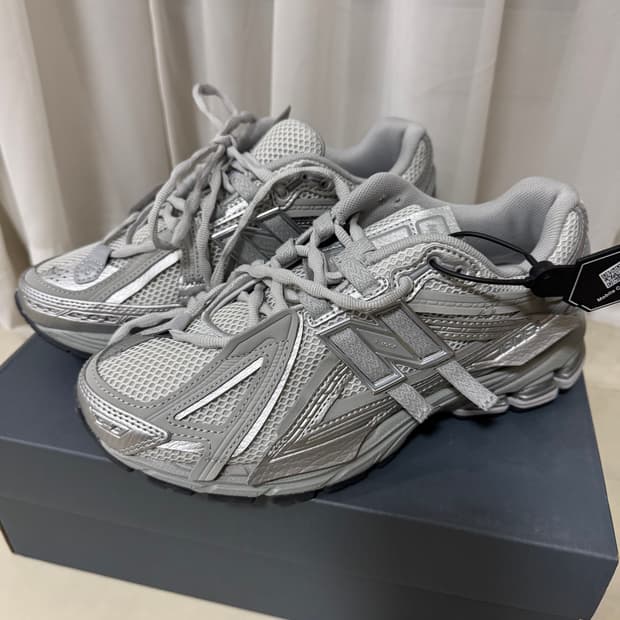 뉴발란스 1906A 새상품 225 사이즈