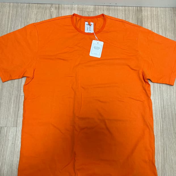 스탠드아웃스토어 반팔 팝니다