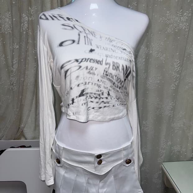 Vintage off-shoulder crop sleeve