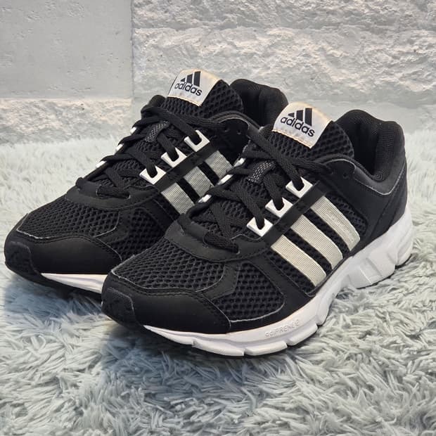 3q-28:아디다스 러닝 스니커즈 블랙화이트 (235mm)