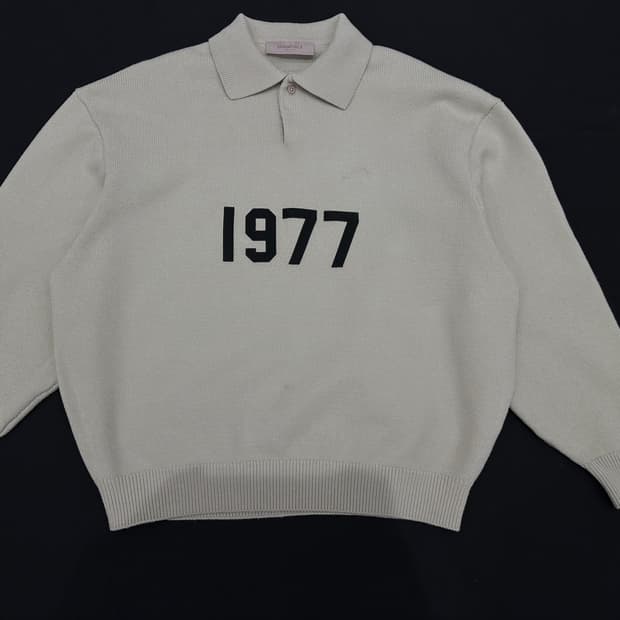 피오갓 에센셜 1977 카라 니트