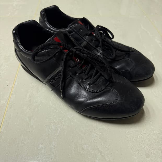 프라다 스포츠 레더 스니커즈