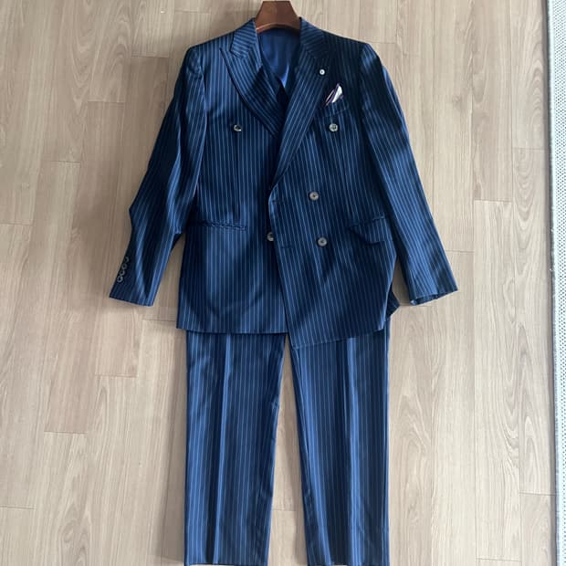 네이비 스트라이프 더블버튼 정장 셋업 (반하트)