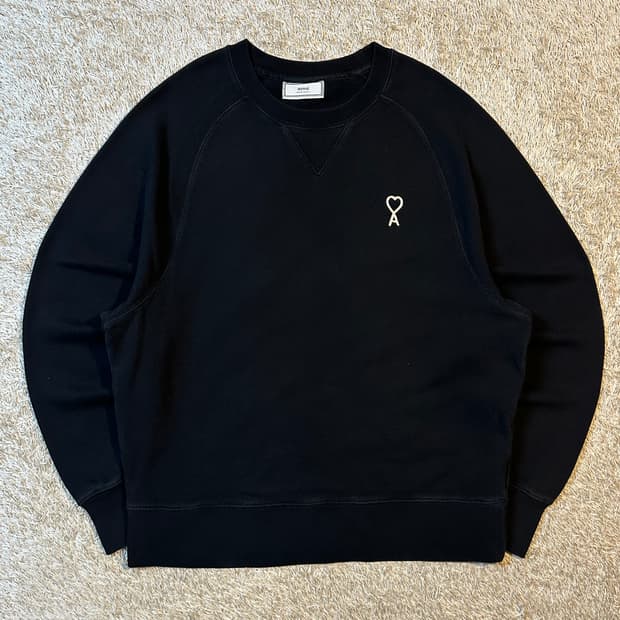 아미 AMI 스몰 하트로고 맨투맨 블랙