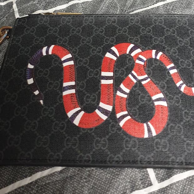 구찌 수프림 킹스네이크 캔버스 클러치백 블랙 