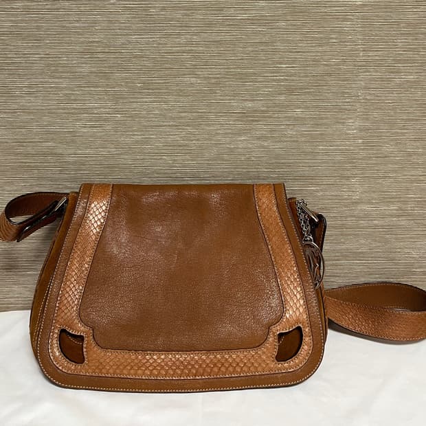 까르띠에 브라운 가죽 숄더백