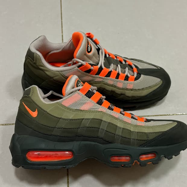 에어맥스 95 뉴트럴 올리브 토탈 오렌지