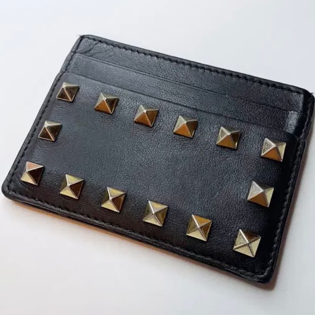 [정품] VALENTINO 발렌티노 락스터드 소가죽 카드지갑