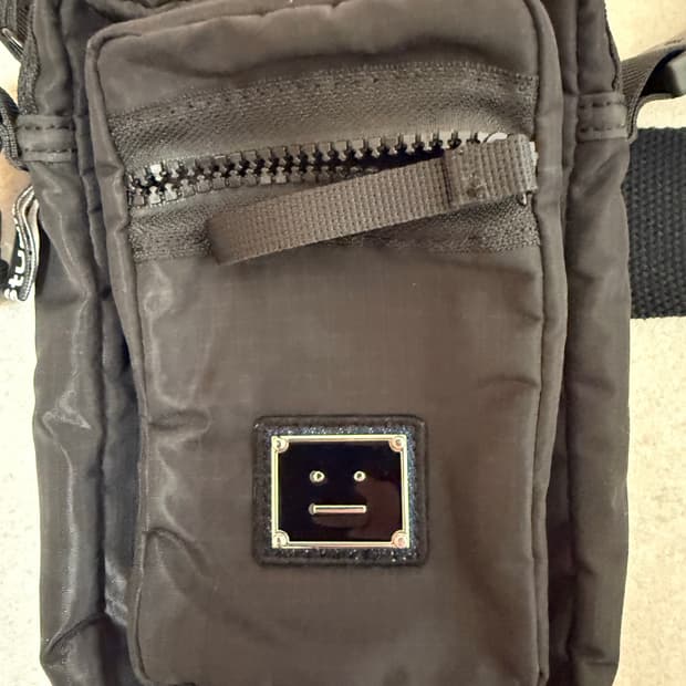 아크네 페이스패치 미니백