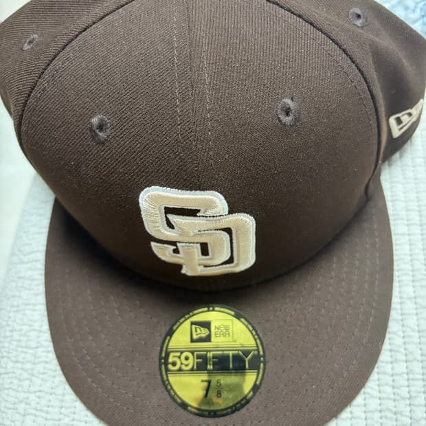 뉴에라 59FIFTY 7과8분의5(60.6cm) 브라운