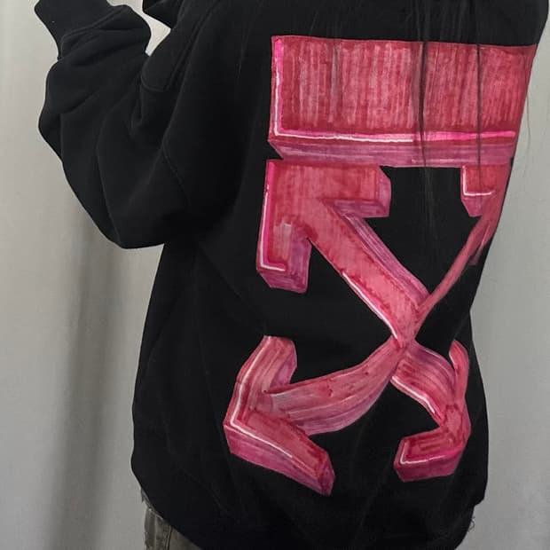 오프화이트 블랙 마커 애로우 맨투맨