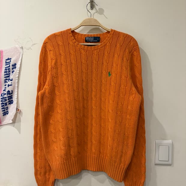 69. 폴로 꽈배기 니트