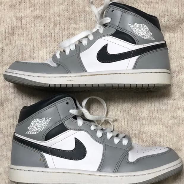 250) 조던1 미드 라이트 스모크 그레이 앤트러사이트