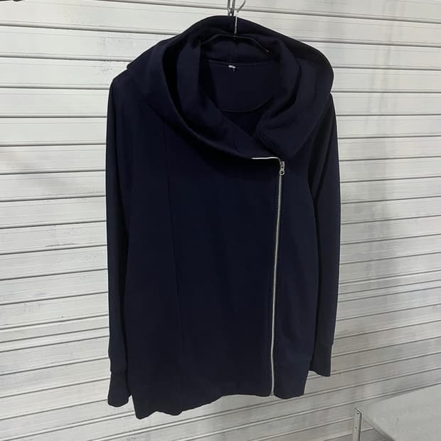 vtg diagonal hood zip up
