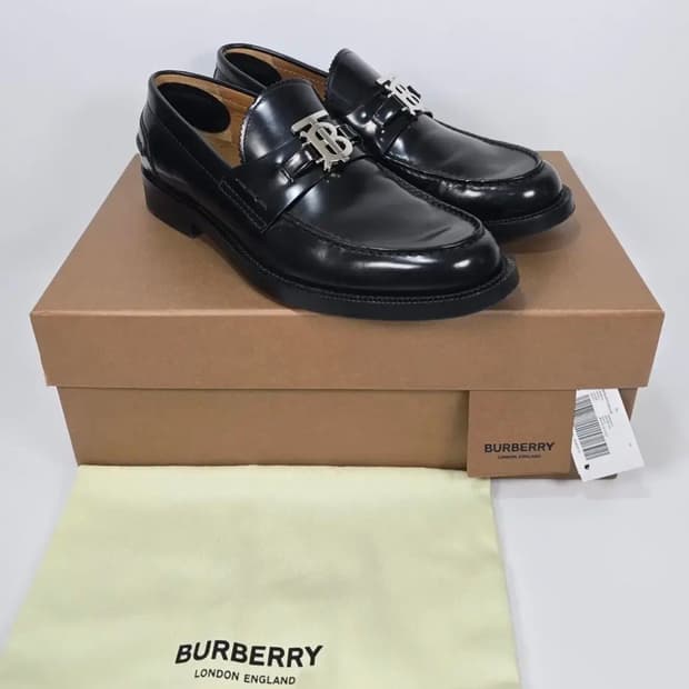 버버리 모노그램 로퍼 (250)