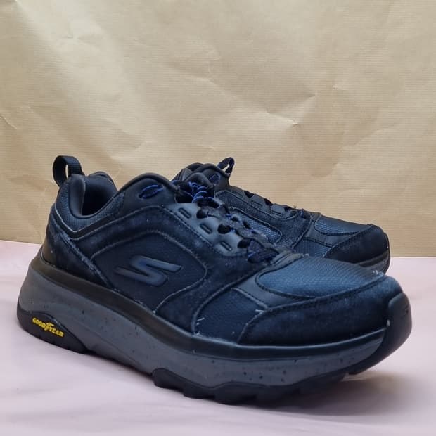 스케쳐스 x굳이어 맥스쿠셔닝 남성운동화275