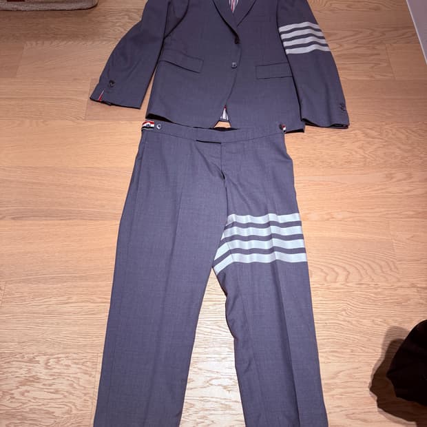 톰브라운 4바 그레이 정장 셋업