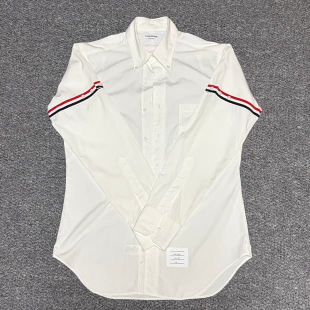 톰브라운 셔츠 2사이즈