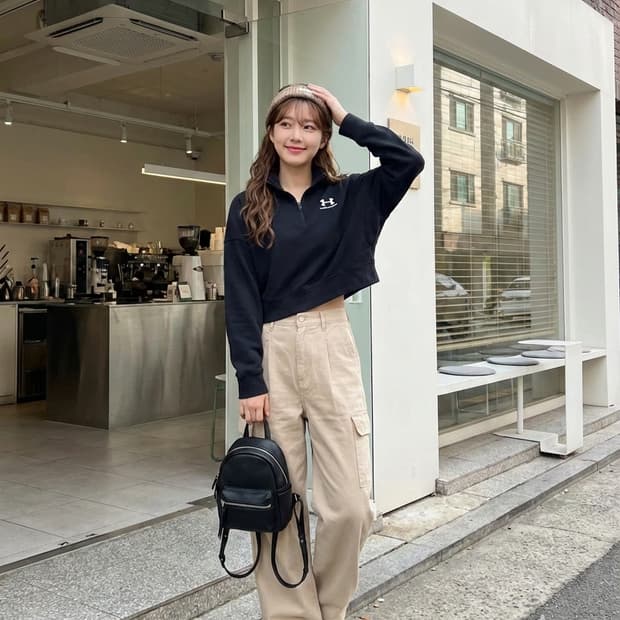 언더아머 블랙 하프집업 크롭 맨투맨