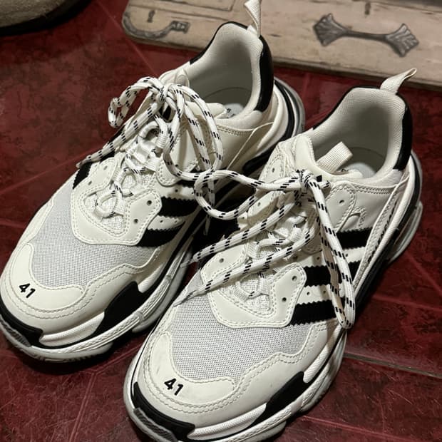 발렌시아가x아디다스 트리플s