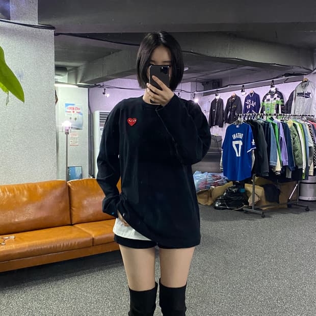 꼼데가르송 레드 와펜 블랙 롱 슬리브 B2880