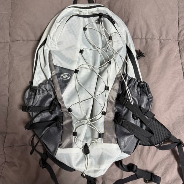 SANSANGEAR 스트링 백팩 그레이 24SS