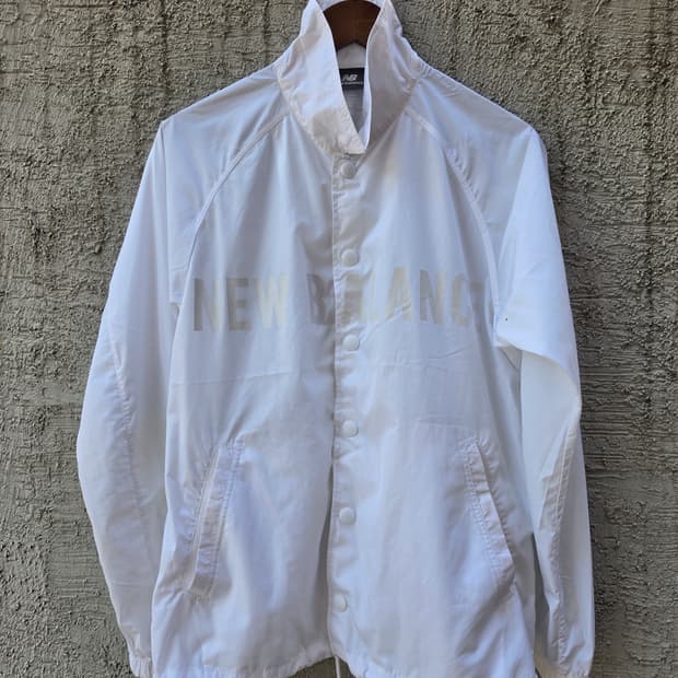 #뉴발란스 경량 코치 자켓  -95