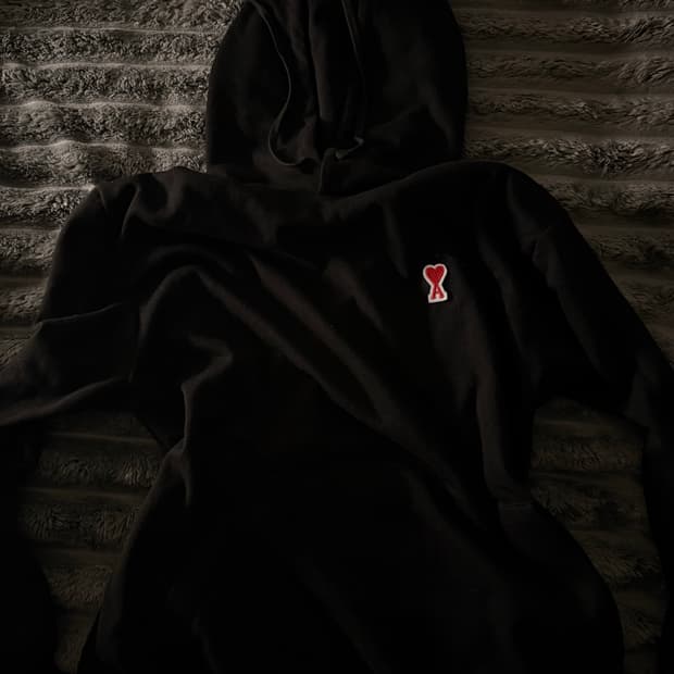 아미 하트 로고 블랙 후드티