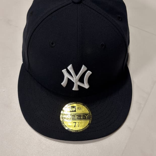 New Era 모자 판매합니다.