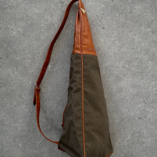 80‘s Yves Saint Laurent Leather slingbag