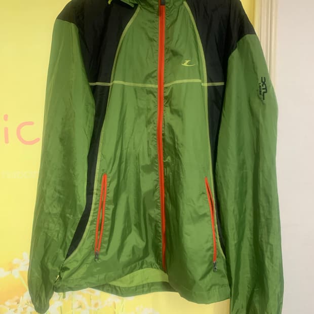 르까프 봄여름 바람막이 105 판매 합니다