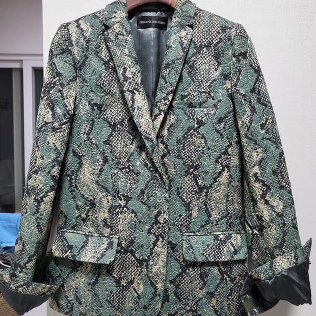 (정품거의새옷)쟈딕앤볼테르 파이톤 패턴 자켓 S