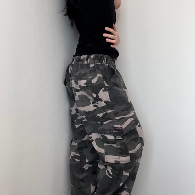 wide-fit carmouflage cargo pants
