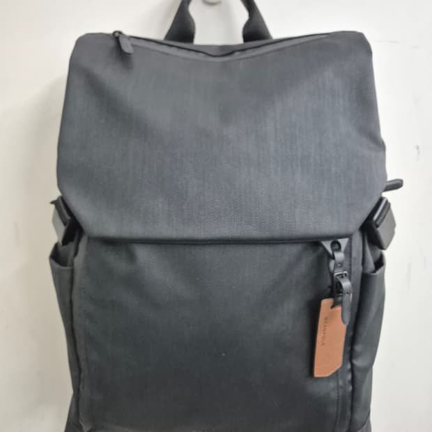 빈폴 블랙 플랩 백팩 (BE87D2S205)