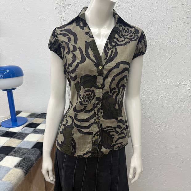 빈티지 Benetton 로즈 V넥 슬림 셔츠 블라우스