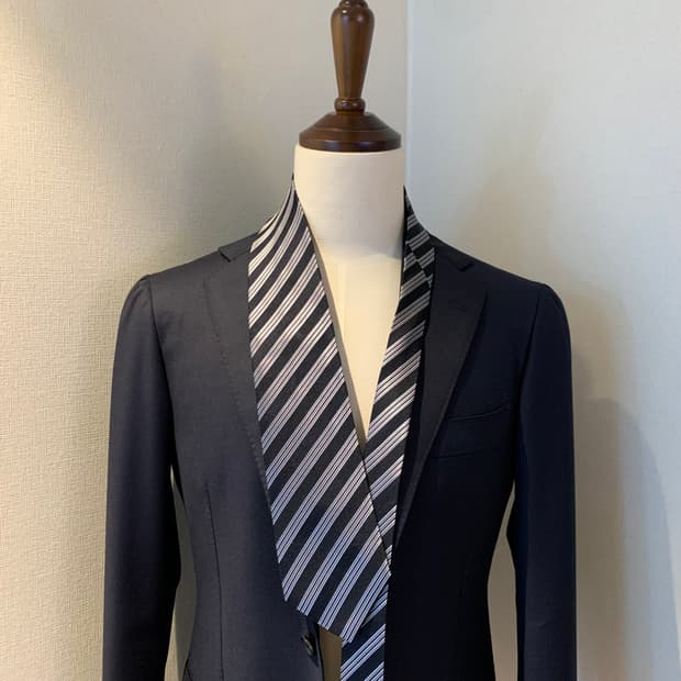 아큐아스큐텀 스트라이프 블랙 명품넥타이 100실크 택 달린 미품 S등급