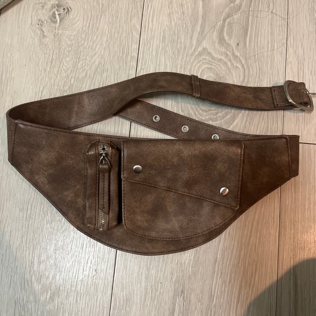 샌드뮤지엄 벨트백