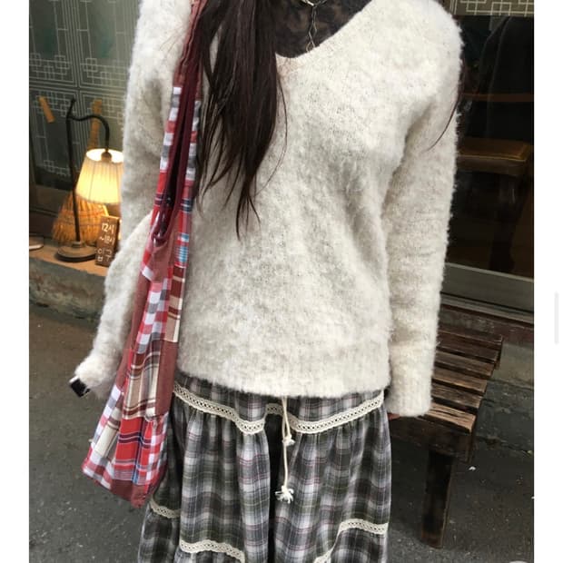 시즈너블 브러쉬 니트 아이보리