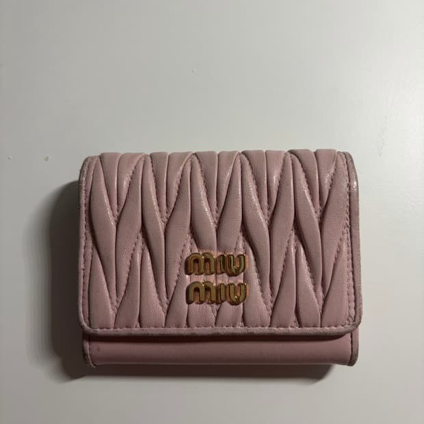 미우미우 마테라쎄 카드지갑