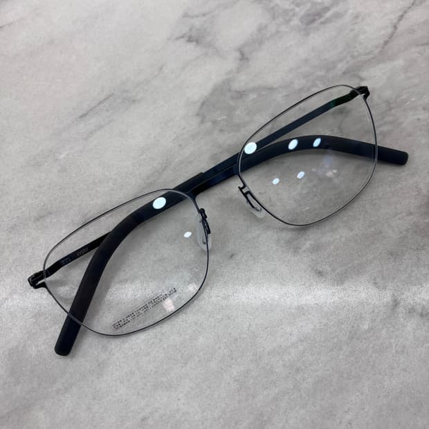 B95 바이코즈 VYCOZ 매트블랙 스퀘어 역산각 메탈테 안경