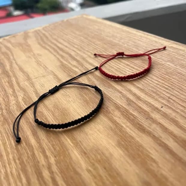 핸드메이드 매듭 실팔찌(개당 1900원)