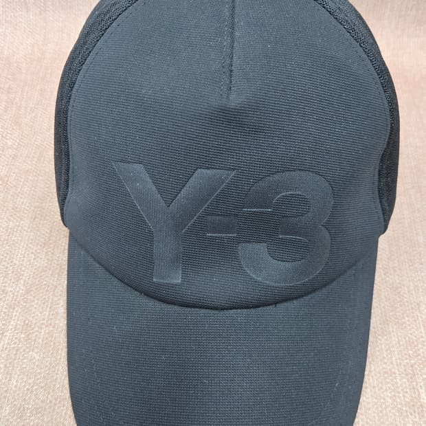 [정품] Y-3 요지야마모토 로고 메쉬 트러커 캡 블랙 (OSFA)