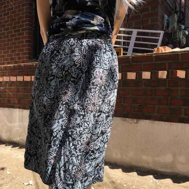 미드나잇 리프 숏 스커트