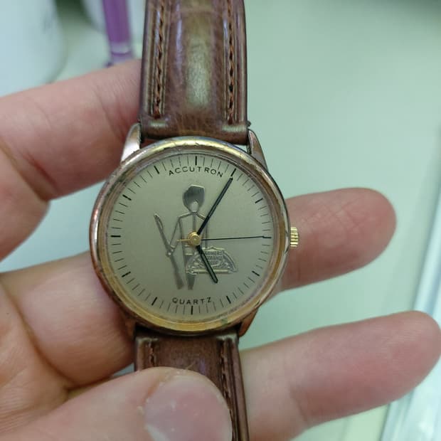 ACCUTRON 빈티지 가죽 손목시계