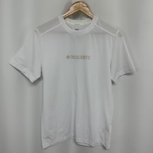  데상트 남자 얇은 스판 반팔티 화이트 95