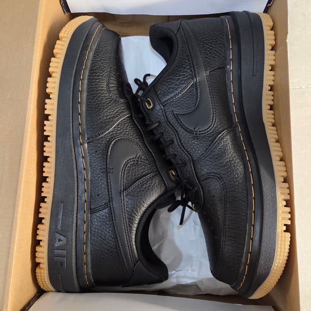 나이키 에어포스 럭스 블랙 270사이즈 팝니다 