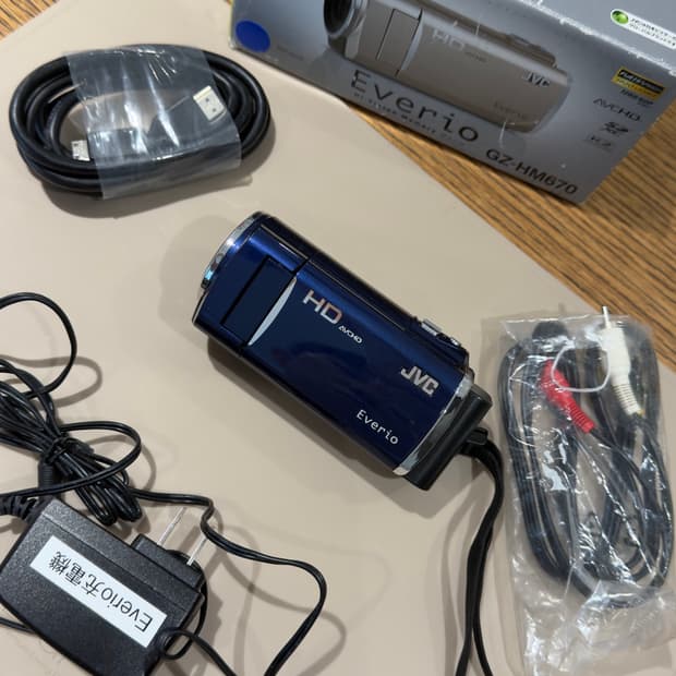 JVC  GZ-HM670 중급형 캠코더 신품급 풀박스