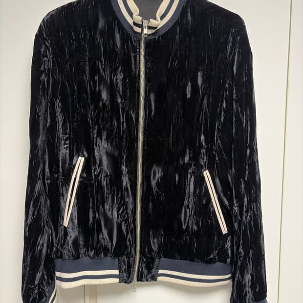 유스 크리즈 벨벳 트랙 자켓 M 사이즈 팝니다