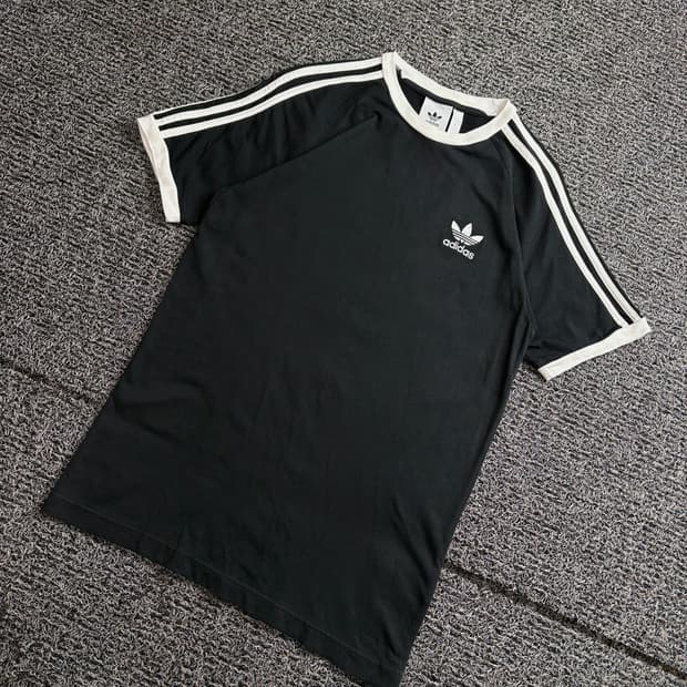 아디다스 클래식 3 스트라이프 블랙 티셔츠 4056